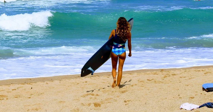 Katherine Diaz, jeune surfeuse de 22 ans, décède après avoir été frappée par la foudre