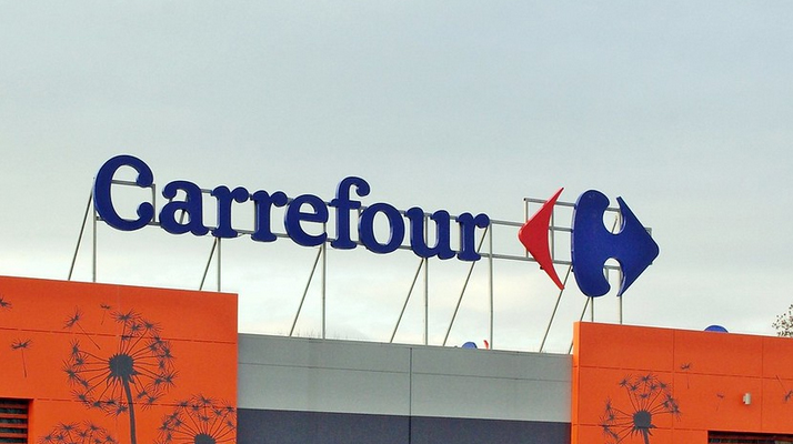 L’enseigne Carrefour porte plainte après l’agression raciste d’une cliente envers une salariée