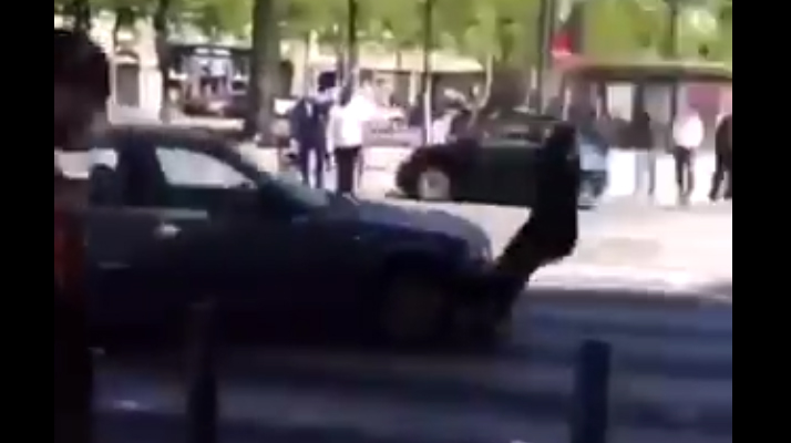 Paris. Un automobiliste percute à deux reprises un homme sur les Champs-Élysées