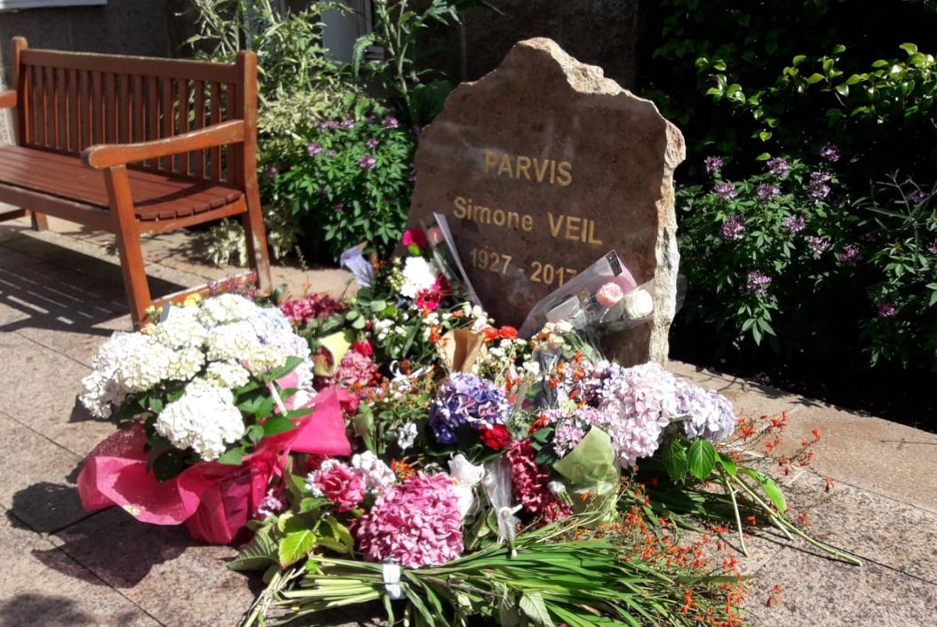 Perros-Guirec : La stèle en hommage à Simone Veil de nouveau dégradée