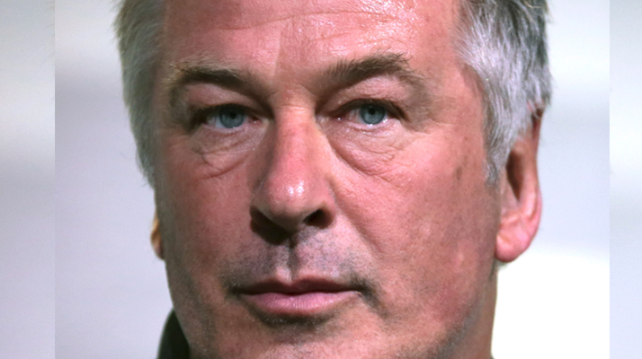 Drame cette nuit sur le tournage d&rsquo;un film : L&rsquo;acteur Alec Baldwin tue « par accident » la directrice de photographie et blesse grièvement le réalisateur