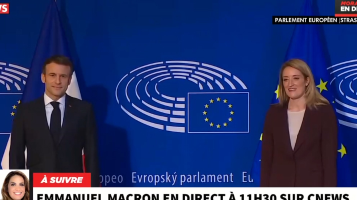 Emmanuel Macron se fait huer à son arrivée au Parlement européen : « Climat, climat… Macron coupable… »
