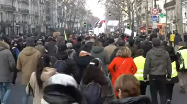 Gérald Darmanin réagit après une manifestation anti-pass : Florian Philippot se défend !