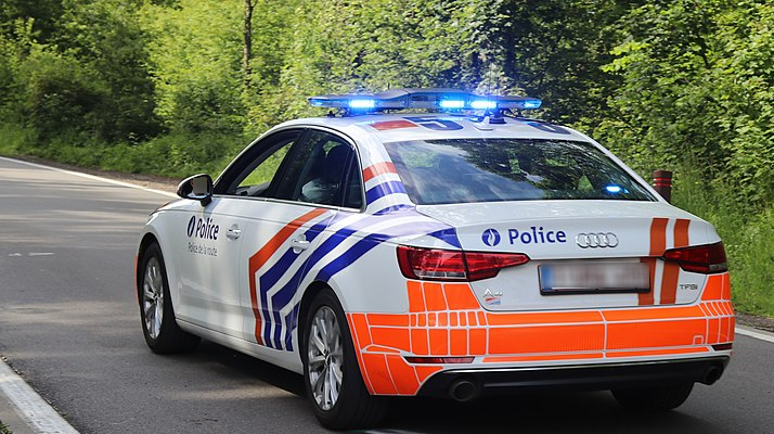 Belgique : il poignarde une femme qui se trouvait dans sa voiture stationnée