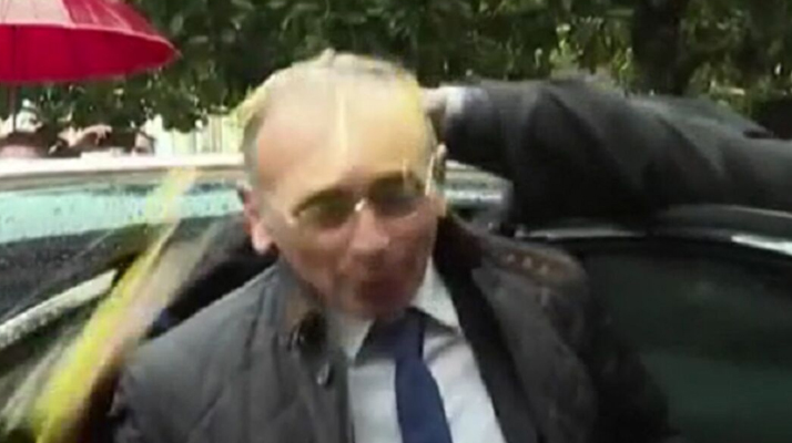 En déplacement à Moissac, Eric Zemmour se reçoit un œuf à la tête