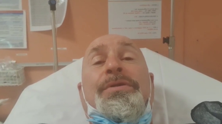 Victime d&rsquo;un accident de moto, Vincent Lagaf a été hospitalisé après s&rsquo;être cassé la jambe
