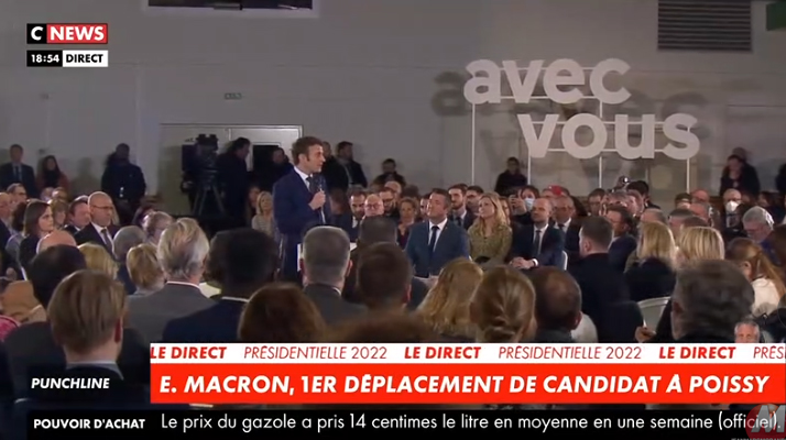Emmanuel Macron en campagne à Poissy : France Inter révèle que la rencontre a été soigneusement préparée avec des questions écrites à l&rsquo;avance