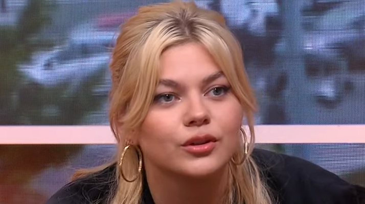 La chanteuse Louane, a-t-elle été droguée dans un café parisien après avoir présenté plusieurs « symptômes étranges »