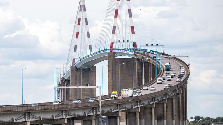 Saint-Nazaire : une jeune fille de 18 ans décède après avoir chuté du pont