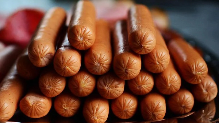 Décès d&rsquo;un enfant de 2 ans après s&rsquo;être étouffé avec une saucisse Knacki : Herta jugé pour « homicide involontaire »