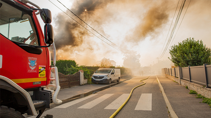 Essonne. 90 hectares partent en fumée aux Molières : deux pavillons détruits