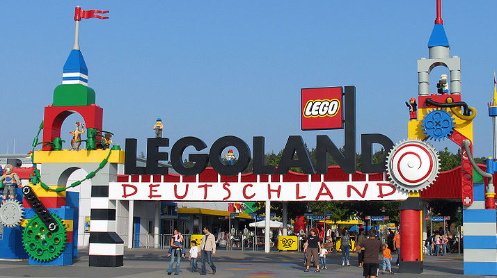 Allemagne : 31 personnes blessées dont une grièvement dans un accident de montagnes russes au parc Legoland