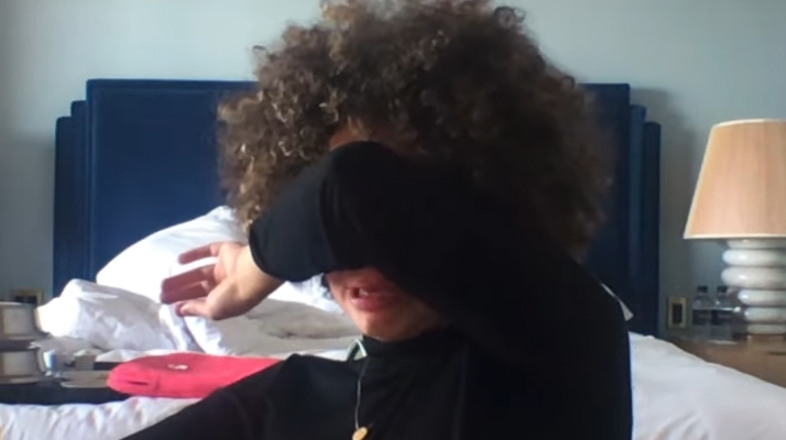 Harcelée depuis plusieurs mois, la Youtubeuse Léna Situations, sort du silence et s&rsquo;exprime en pleurs dans une vidéo