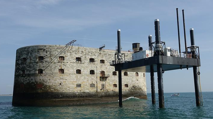 Adventure Line Productions (ALP) porte plainte contre un Youtubeur qui s’est introduit dans Fort Boyard pendant deux jours