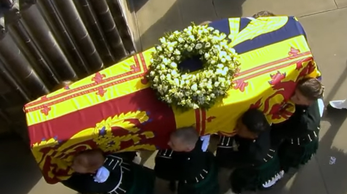 Décès d&rsquo;Elizabeth II : Le cercueil de la Reine arrive à Londres ce mardi