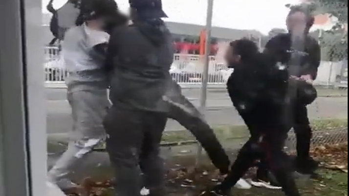 Oise : Les images terribles d&rsquo;un lycéen handicapé violemment agressé par plusieurs jeunes suscitent l&rsquo;indignation