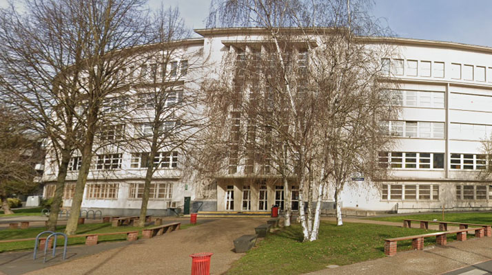 Mort d&rsquo;un professeur à Arras : le lycée Gambetta où a eu lieu l&rsquo;attaque, évacué ce lundi à la suite d&rsquo;une alerte à la bombe