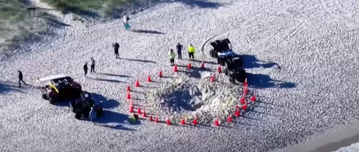 Drame en Floride après la mort d&rsquo;une fillette de 5 ans ensevelie dans un trou de sable creusé sur une plage