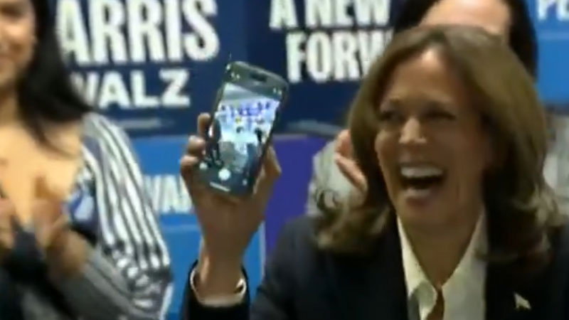 Le gros ratage de Kamala Harris qui fait croire être en ligne avec l&rsquo;un de ses supporters alors qu&rsquo;elle n&rsquo;est en réalité avec… personne