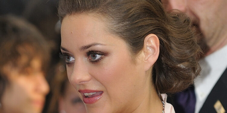 Marion Cotillard sous le charme de Jennifer Aniston : « C’est vraiment une icône »
