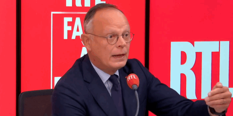 Édouard Philippe appelle à une présidentielle anticipée après le vote du budget