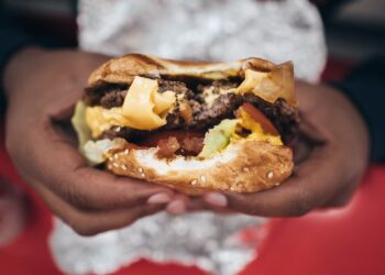 À Marseille, l&rsquo;enseigne Five Guys ne sert désormais plus que des steaks halal