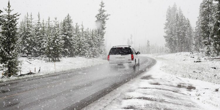 Île-de-France : la neige s’installe, vigilance orange et perturbations généralisées