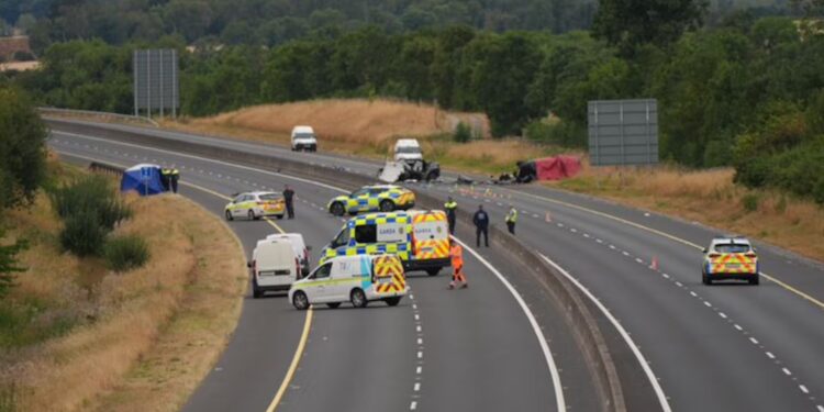 DRAME EN IRLANDE : Cinq adolescents tués et une famille gravement blessée dans une collision frontale à contresens sur l&rsquo;autoroute M9