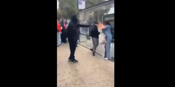 Soupçonné d&rsquo;avoir porté un spray au visage d&rsquo;une passante, un lycéen placé en détention provisoire à Marseille