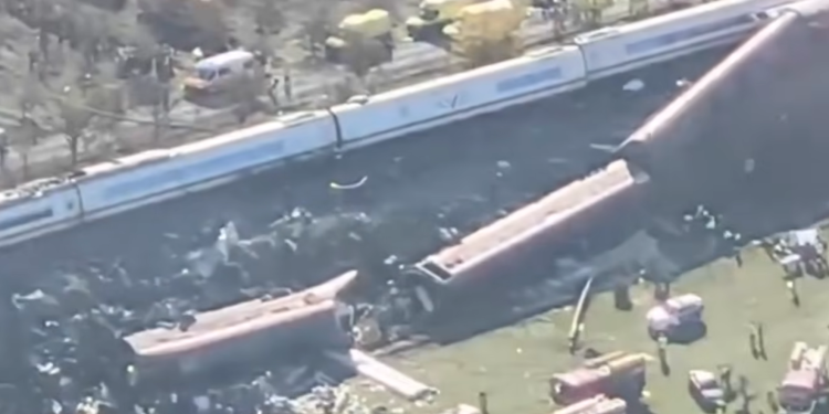 Catastrophe ferroviaire en Espagne : Plus de 30 morts dans une collision de TGV au sud de Madrid